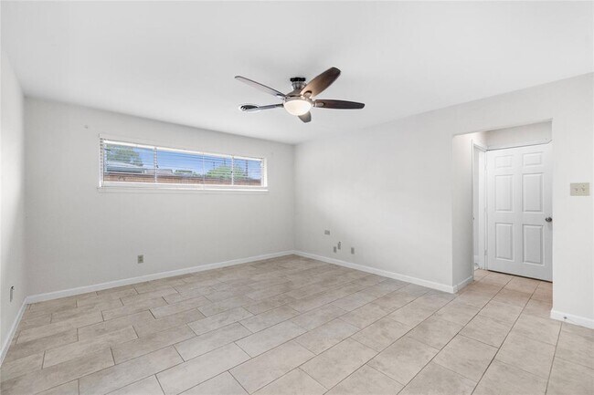 Building Photo - 4135 Levonshire Dr