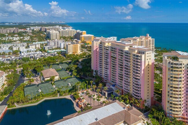 Building Photo - 785 Crandon Blvd