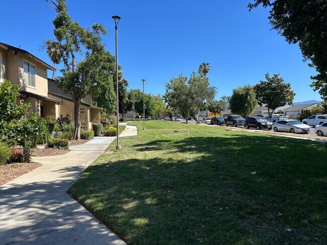 Building Photo - Move-in ready Evergreen townhome with private backyard, detached 2-car garage, and great communit...