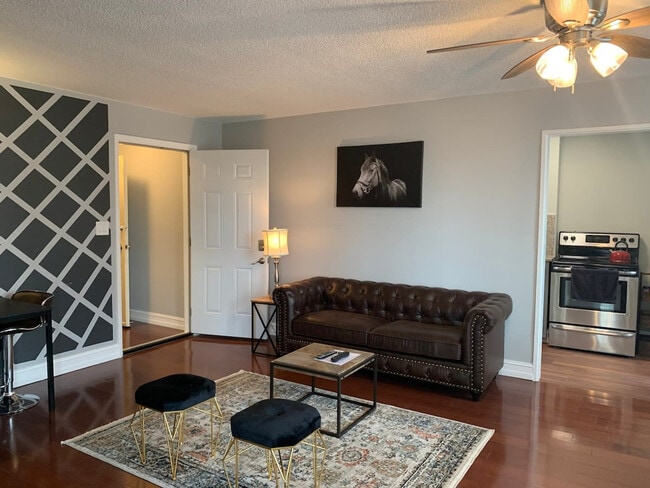 Building Photo - 300 W Peachtree St NW