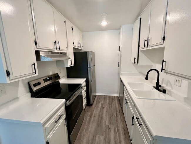 Interior Photo - 18424 Halsted Avenue
