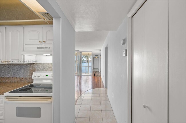 Building Photo - 3020 Marcos Dr