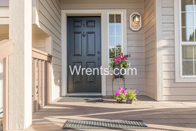 Building Photo - Beautiful 6 bed Highly Desirable Colbert Area!