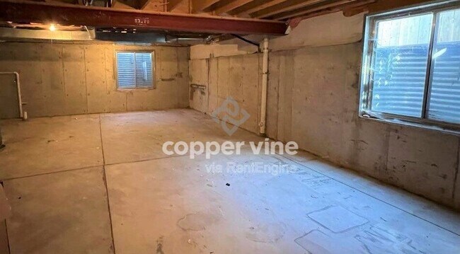 Building Photo - 8535 Oak Way