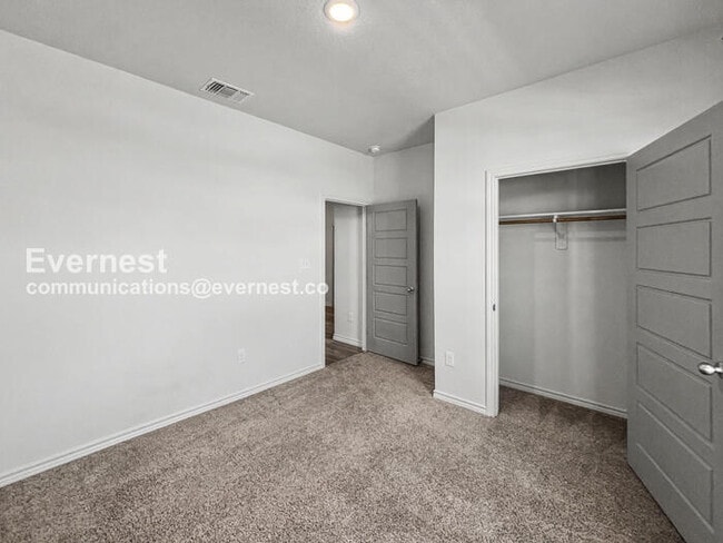 Building Photo - 702 Freedom Cir