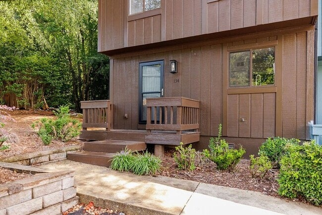 Building Photo - 134 Fernbanks Ct