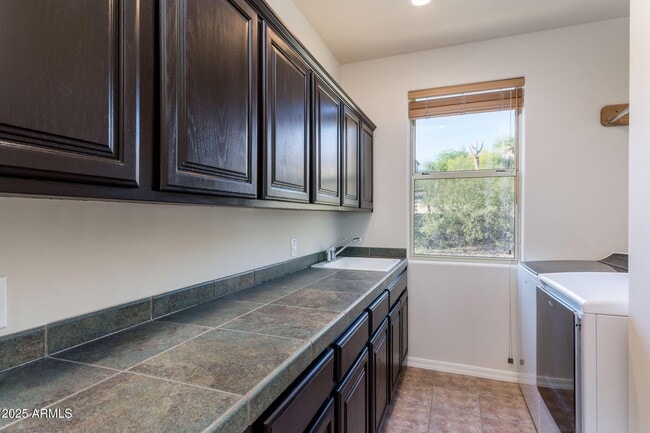 Building Photo - 908 E Waltann Ln