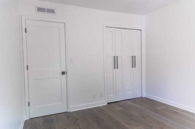 Building Photo - 1613 Valencia Way