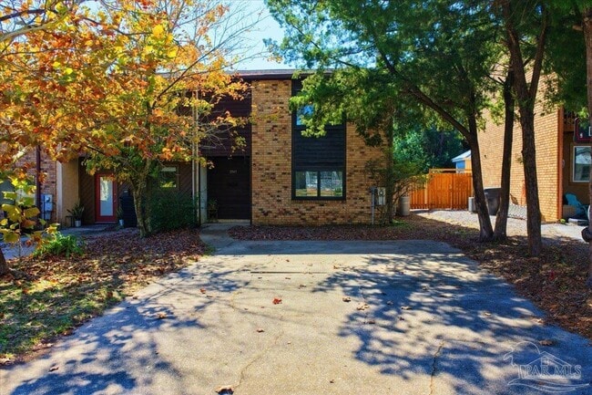 Building Photo - 3345 E Lloyd St