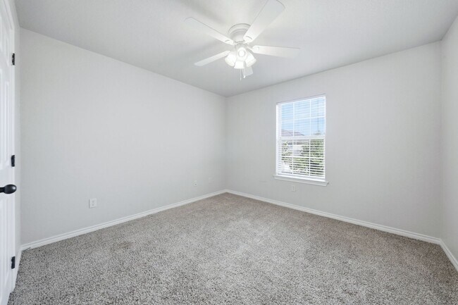 Building Photo - 104 Kleine Ln