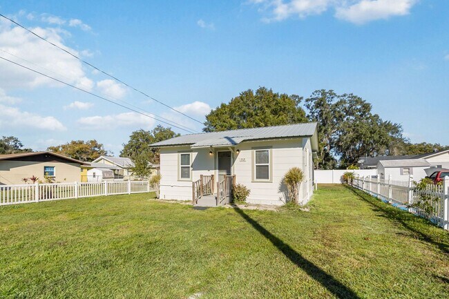 Building Photo - Charming 1/1 Home in St. Cloud Close to the Lakefront Park