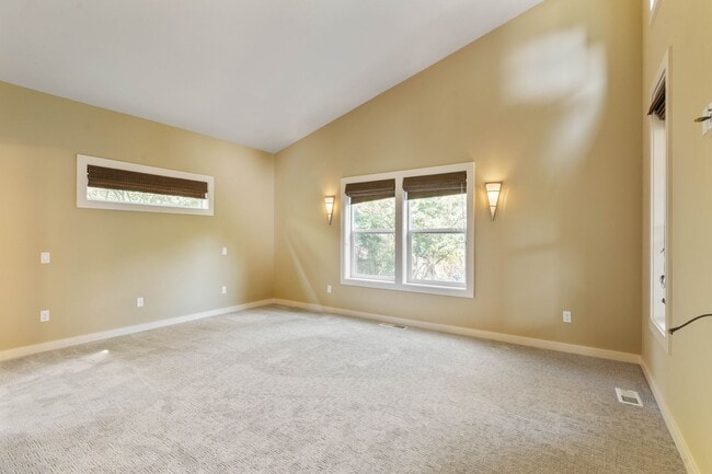 Building Photo - Beautiful 3-bdrm/2.5-bath in Beaumont-Wils...