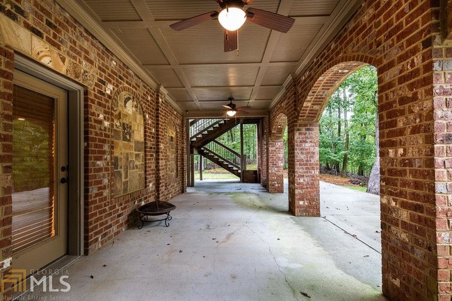 Building Photo - 1325 Mineral Springs Rd