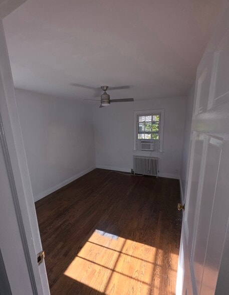 Building Photo - 11 Lawrence Ave