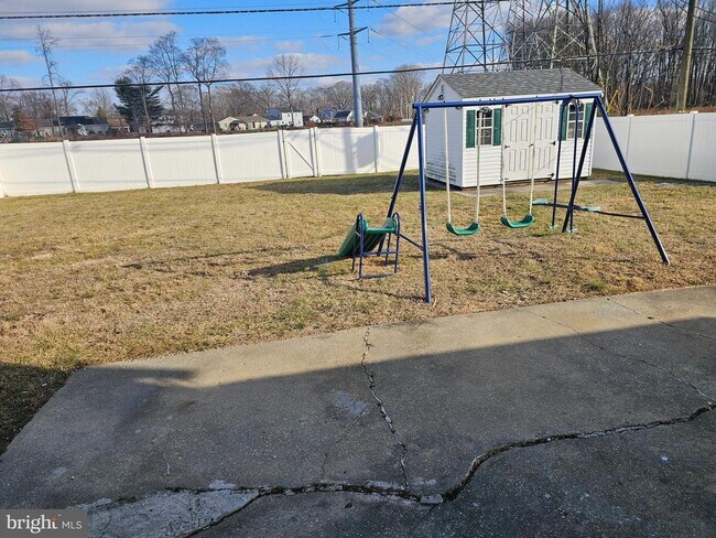 Building Photo - 12 Hasting Ln