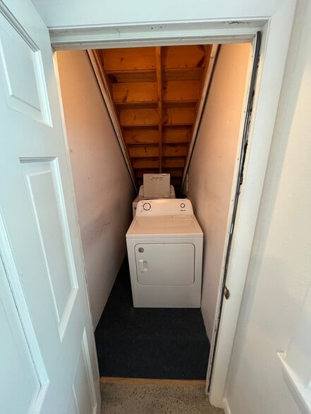 Building Photo - 66 Weld St