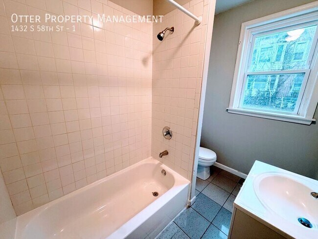Building Photo - 1432 S 58th St