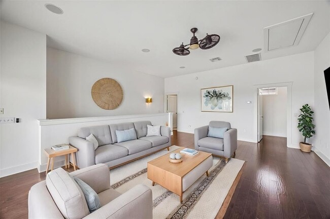 Building Photo - 2520 Bluebonnet Ln