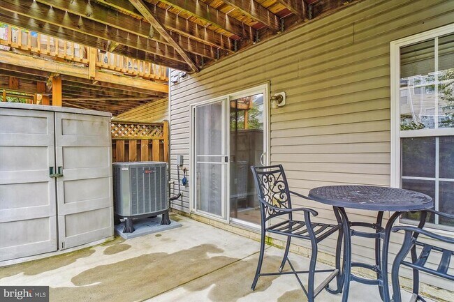 Building Photo - 152 Fieldstone Ct