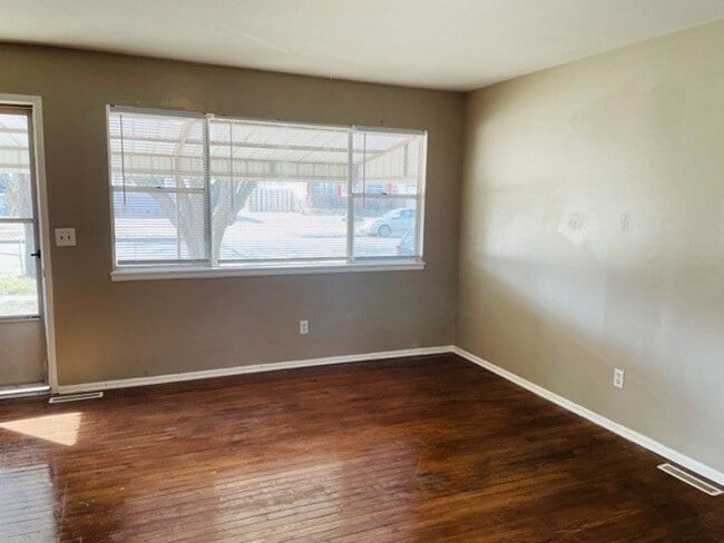 Building Photo - 3024 S St Paul St