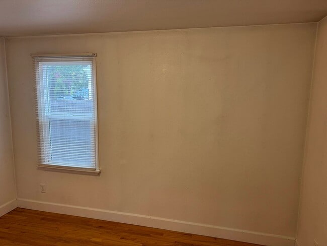 Building Photo - 2 Bedroom Duplex in S. Eugene/Campus Area Eugene