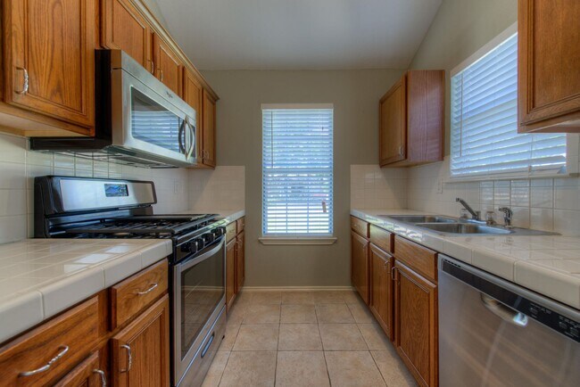 Building Photo - Great home with easy maintenance flooring.