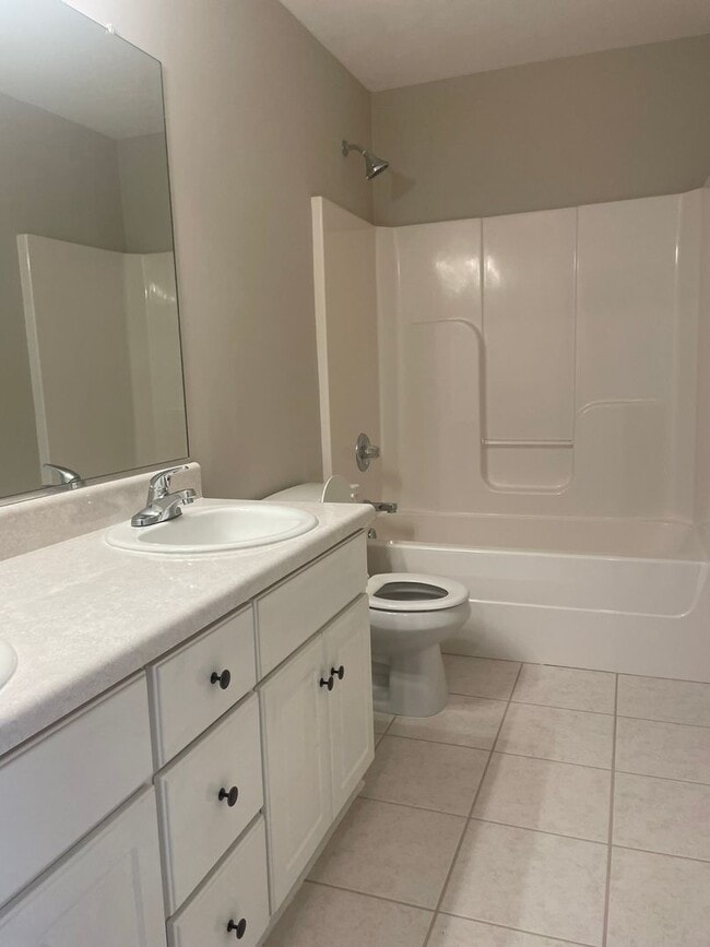 Building Photo - Beautiful Townhome Across Street From Jones Creek Golf Club