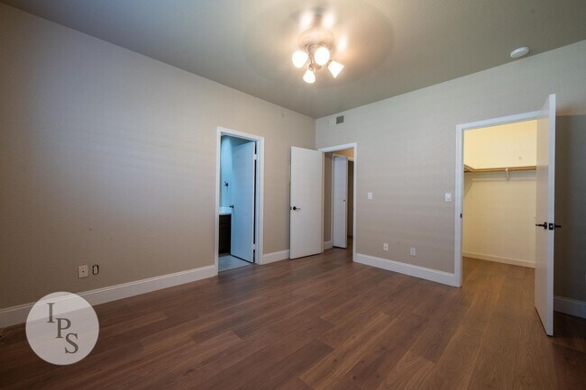 Building Photo - Move in by September 1st and get the rest of August FREE! North Fresno Villa San Marcos Apt, 2BR/...