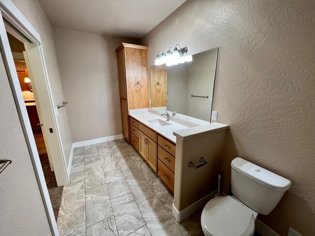 Building Photo - 449 Eagle Rock Dr