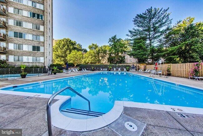 Building Photo - 5340 Holmes Run Pkwy