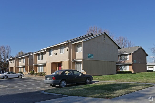 Building Photo - Oakwood Apartments