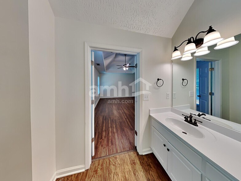 Building Photo - 4972 Hopeland Dr