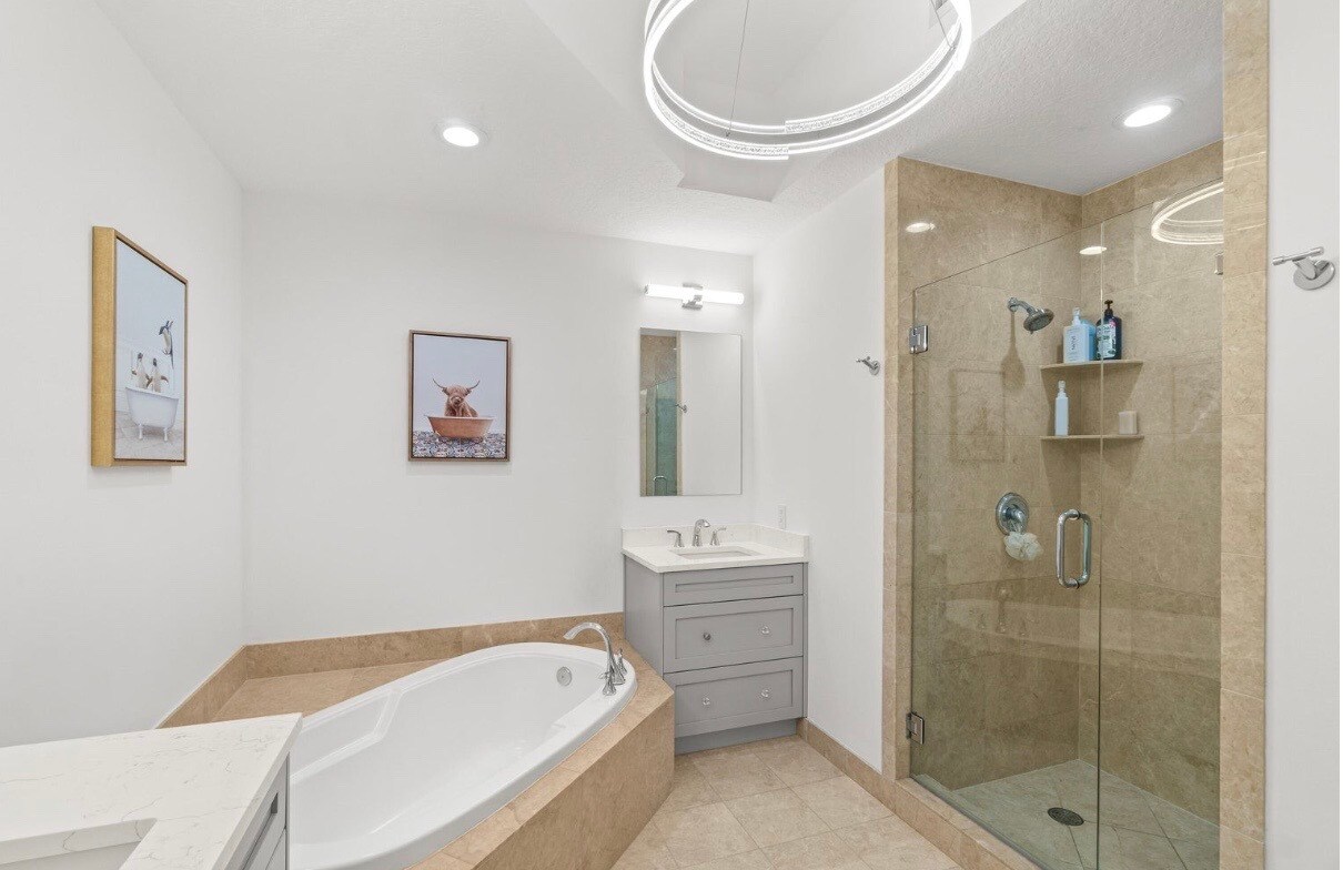 Building Photo - 701 S Olive Ave