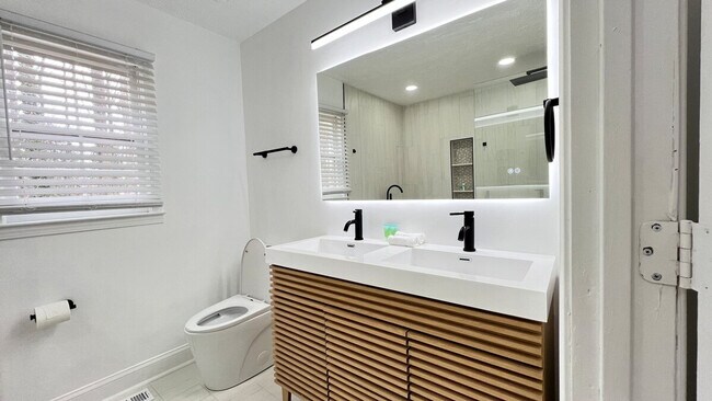 Building Photo - 1819 Old Peachtree Rd NE