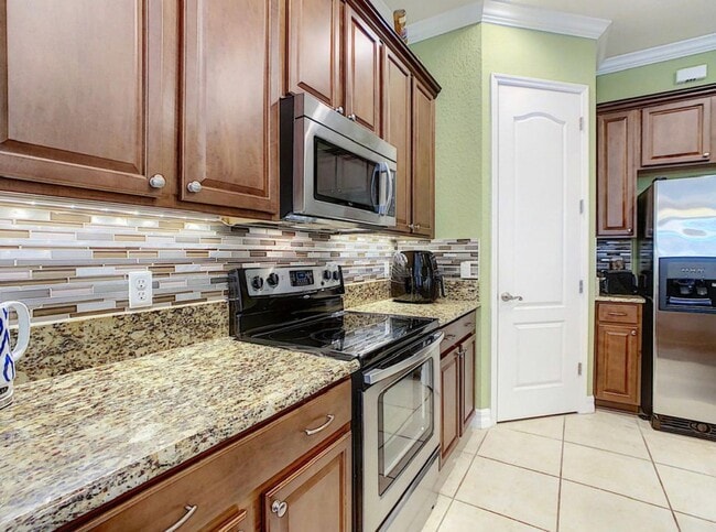 Building Photo - Luxury Living in Woodland Lakes Preserve: Fully-Furnished