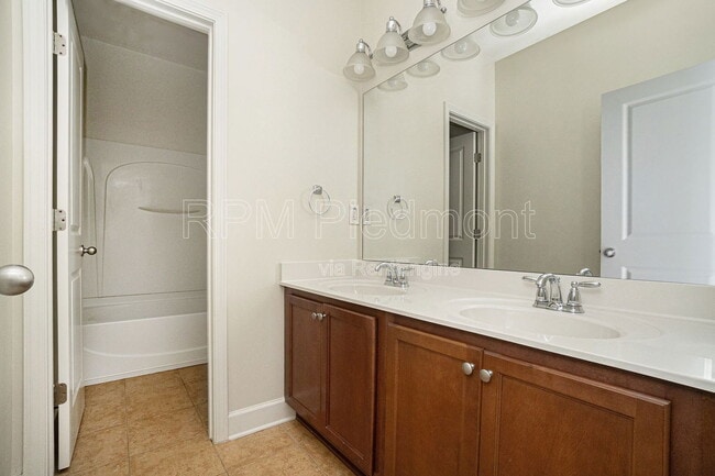 Building Photo - 2786 Birch Grove Ln SE