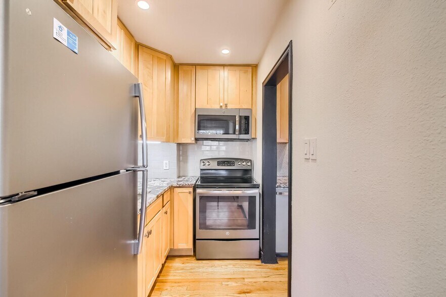 Building Photo - 1365 Corona St