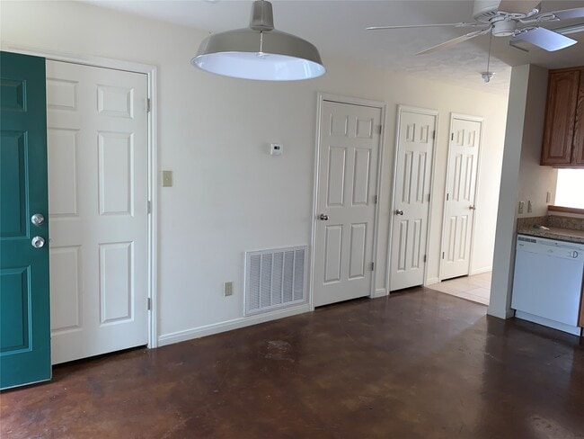 Building Photo - 4504 College Main St