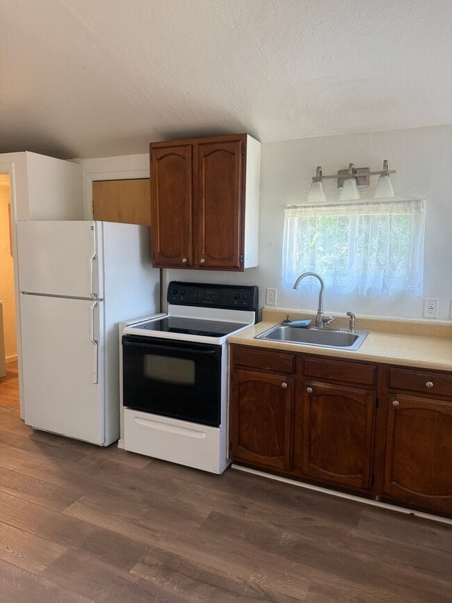 Building Photo - Small One Bedroom House