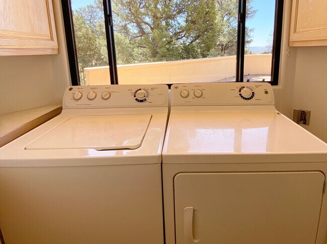 Building Photo - HOUSE - WEST SEDONA - GATED COMMUNITY