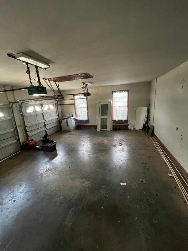 Building Photo - 120 Roy Dr
