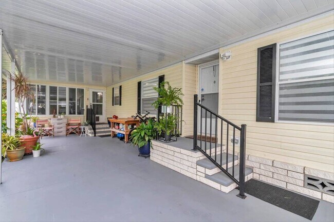 Building Photo - 5839 SW 59th St