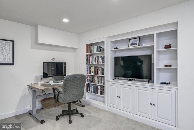 Building Photo - 6007 Welborn Dr
