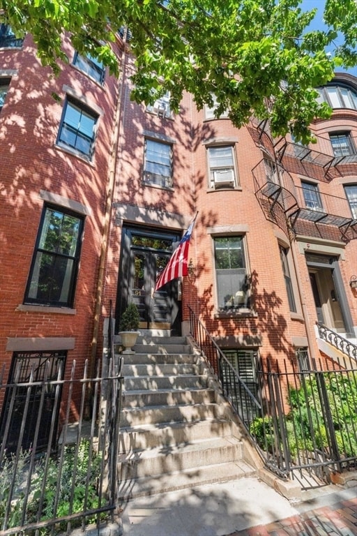 Building Photo - 91 Waltham St