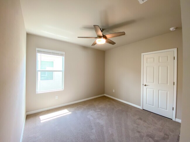 Building Photo - 2864 Coral Cir