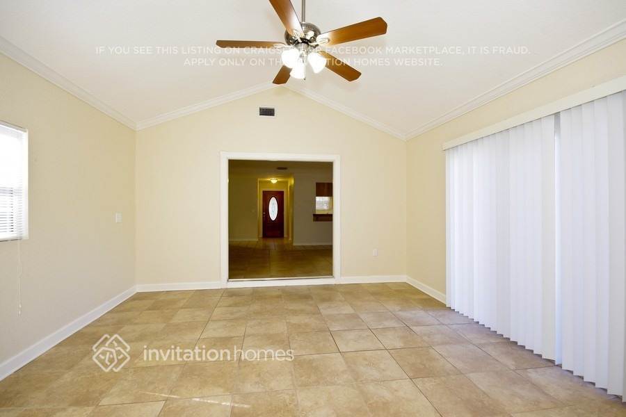 Building Photo - 1725 Pine Tree Dr