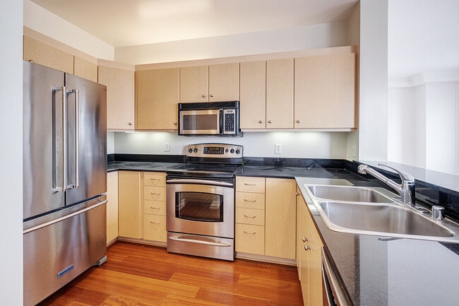 Building Photo - 140 S Van Ness Ave