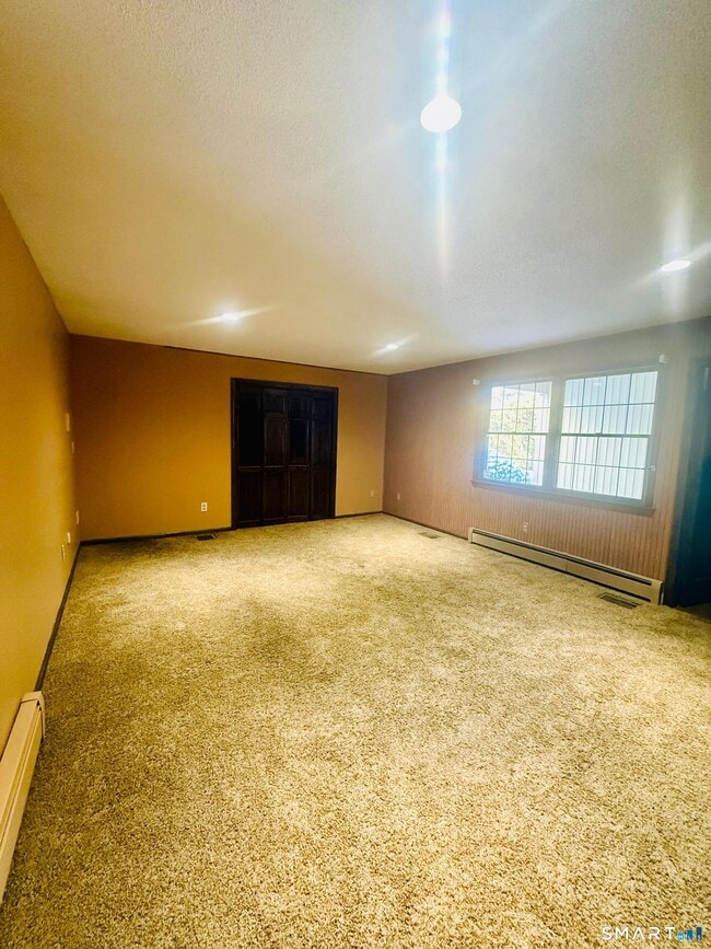 Building Photo - 20 Crest Dr