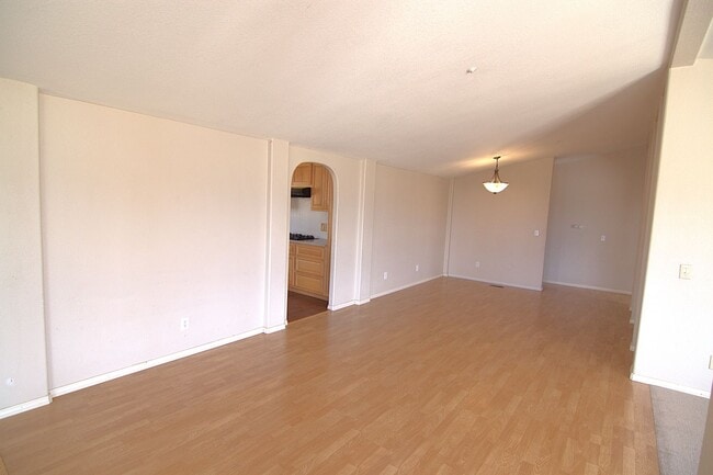 Building Photo - 35850 Via Famero Dr