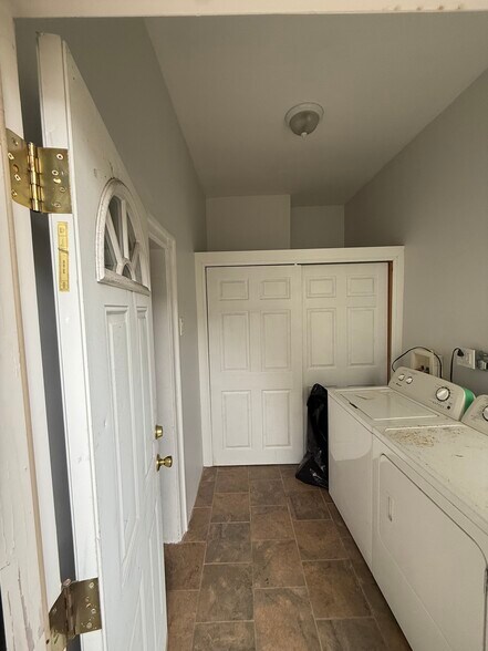 Building Photo - 5734 Walker St